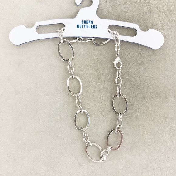 NWT Urban Outfitters Silver Thin Oval Chain Necklace - Picture 1 of 4